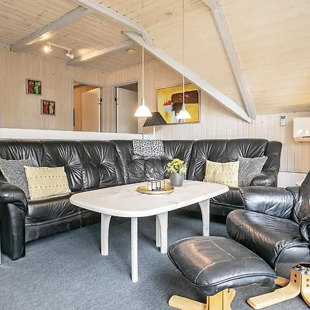 בית נופש 8 Person In *