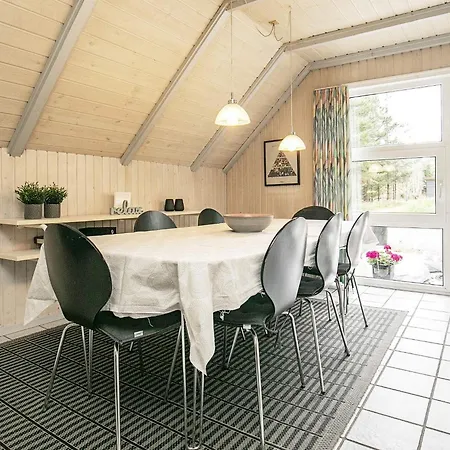 בית נופש 8 Person In